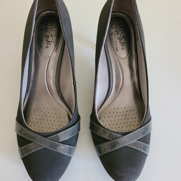 Lifestyle heels, dark Grey w patent leather accents, all man made, sz 9.5W - Picture 2 of 11